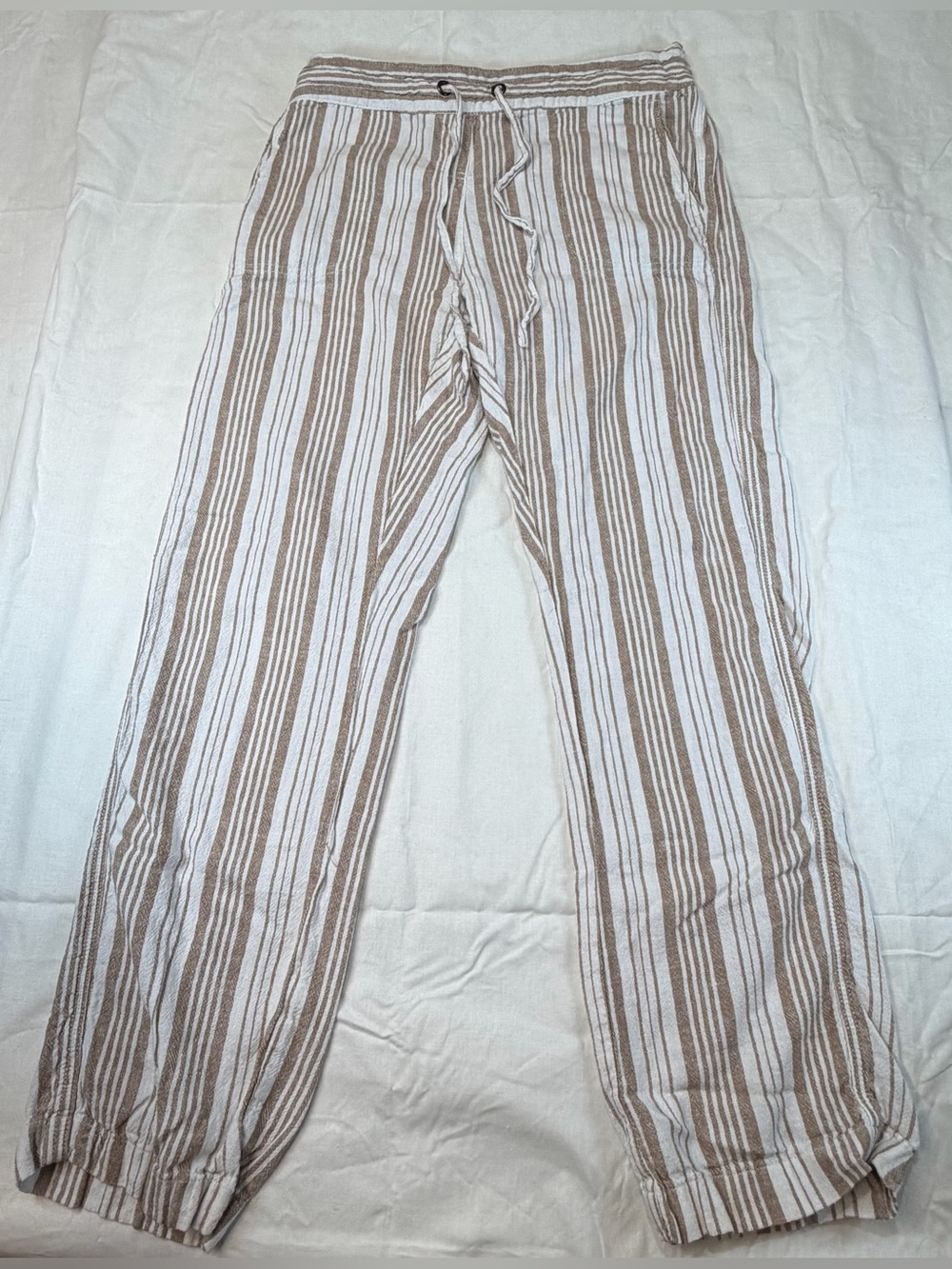 Per Se Womans Beige & White Striped Drawstring Joggers